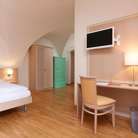 Cma Stift Ossiach Hotel Exterior photo